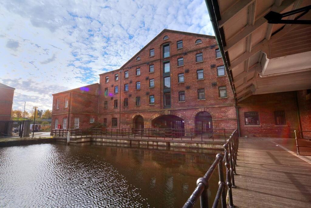 Beautiful 1-Bed Apartment In Grade Listed Warehouse - Victoria Quays, Sheffield City Centre, Free Parking, Pet Friendly, Netflix Eksteriør bilde