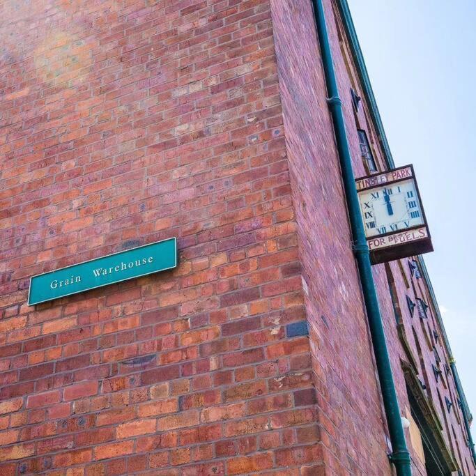 Beautiful 1-Bed Apartment In Grade Listed Warehouse - Victoria Quays, Sheffield City Centre, Free Parking, Pet Friendly, Netflix Eksteriør bilde