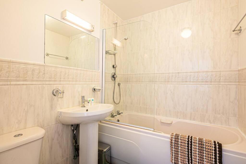 Beautiful 1-Bed Apartment In Grade Listed Warehouse - Victoria Quays, Sheffield City Centre, Free Parking, Pet Friendly, Netflix Eksteriør bilde